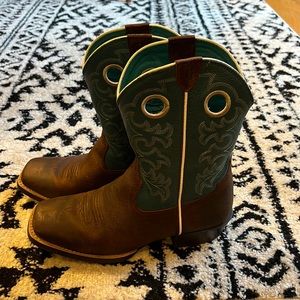 Ariat cowgirl boots